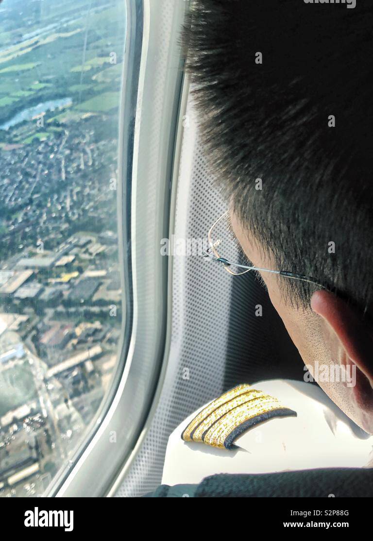 Firstofficer e co-pilota - Immagine stock catturata con smartphone