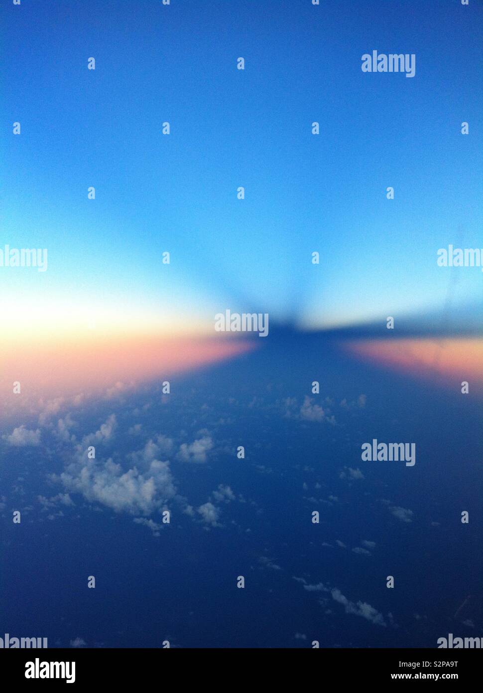Le ombre del tramonto da un piano Foto Stock