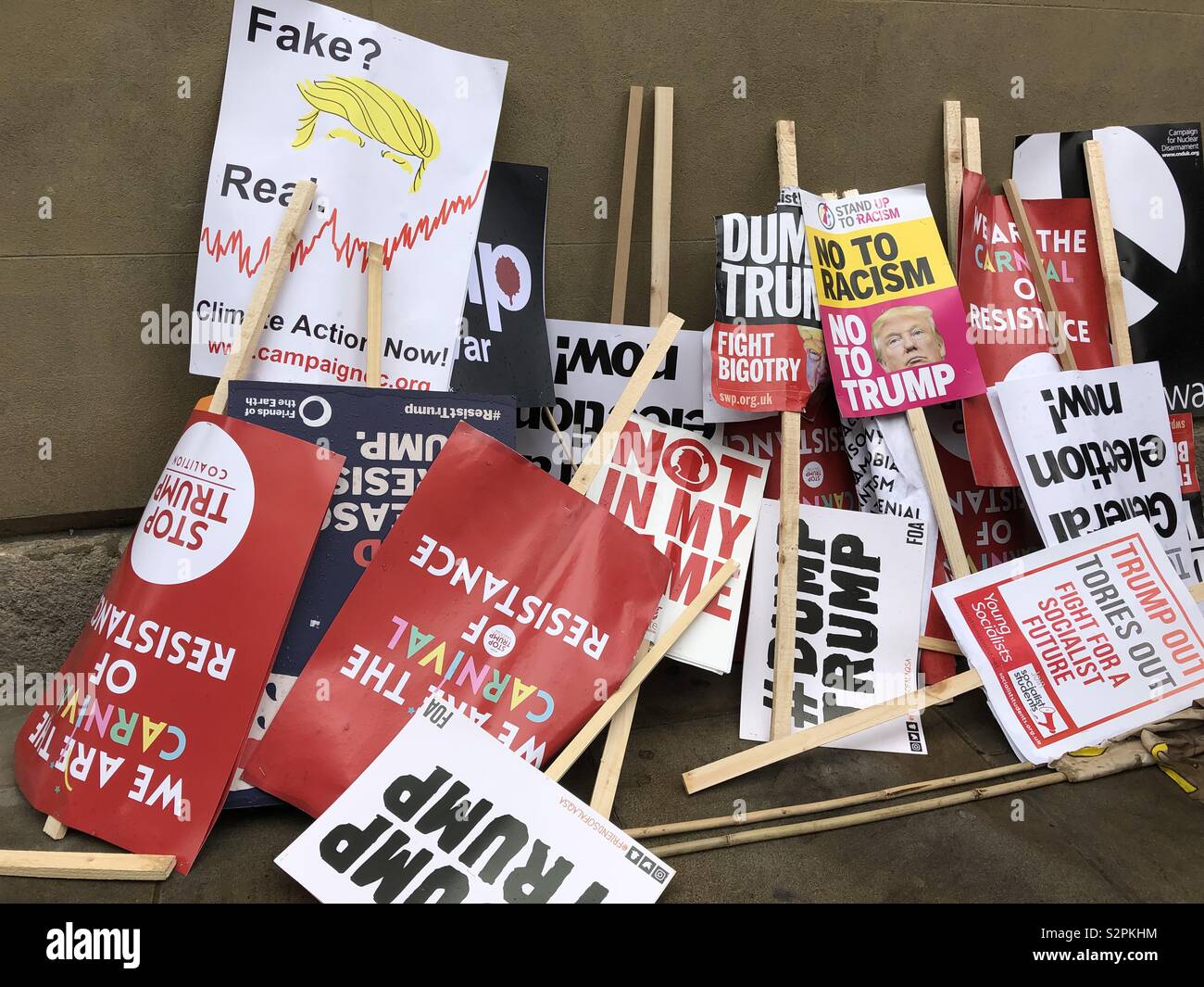 Cartelli per anti Trump protesta a Londra Giugno 2019 Foto Stock