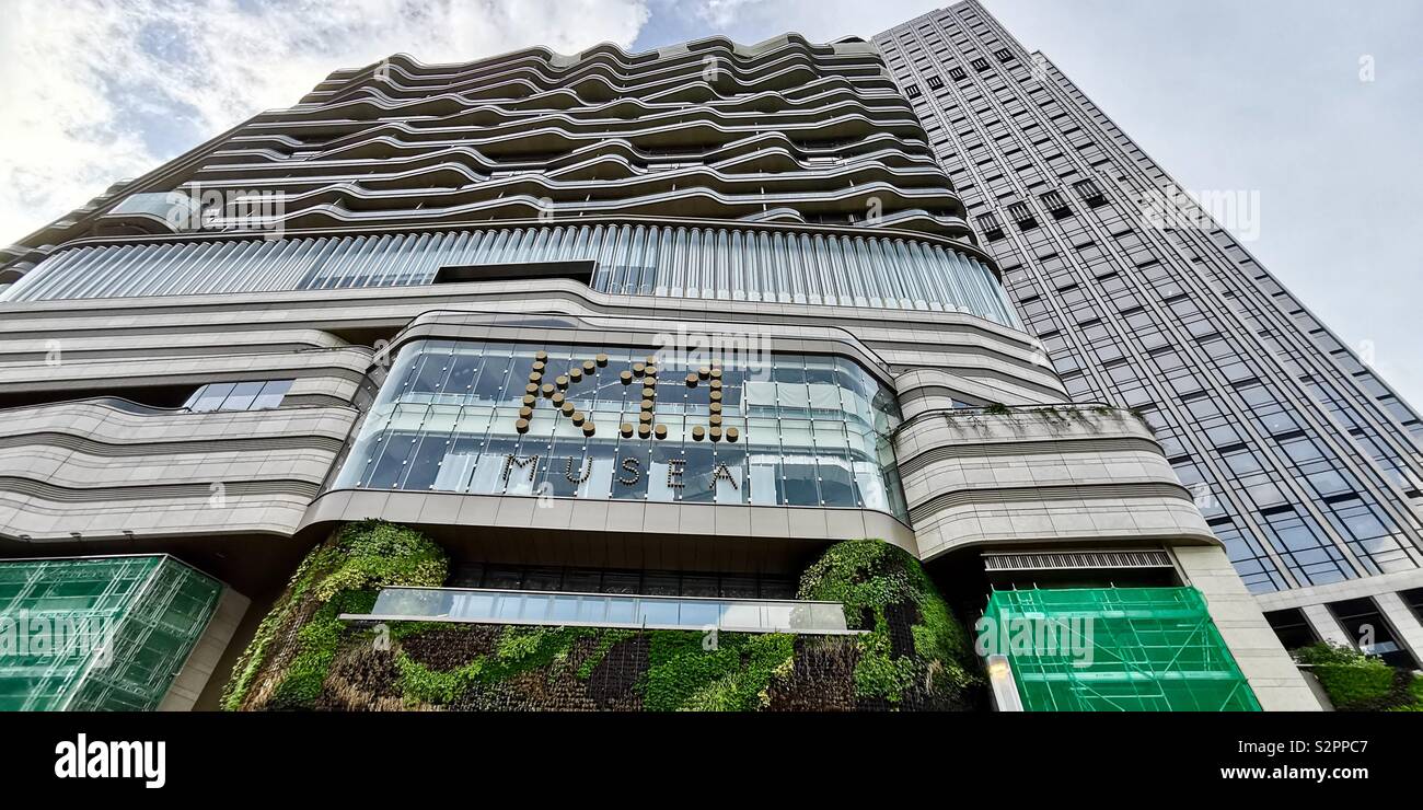 Edifici moderni a Hong Kong. - Immagine stock catturata con smartphone