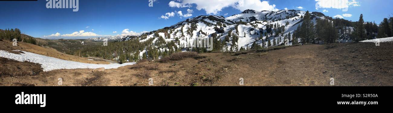 Panorama dalla cima di Sonora Pass in California Sierras. Foto Stock