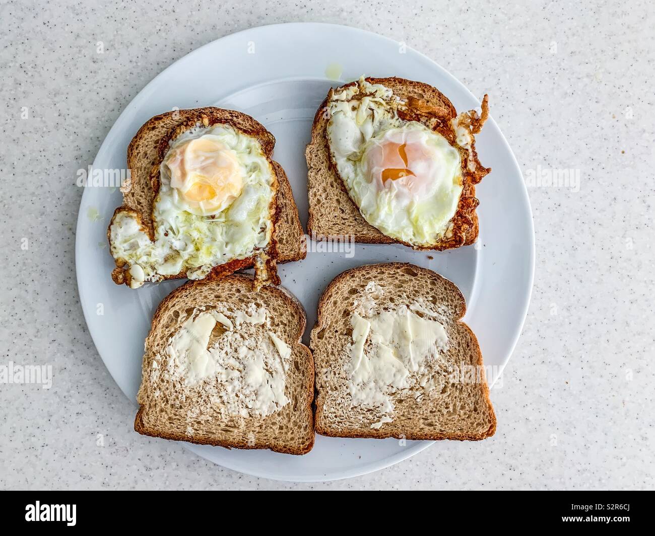 Uovo in sandwich di pane integrale Foto Stock