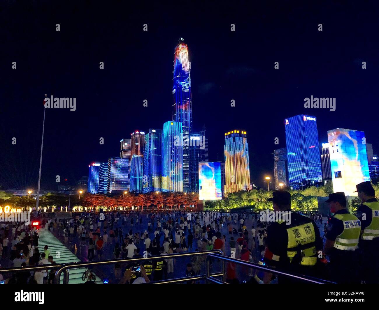 Shenzhen in Cina, vista del light show fino dall'edificio Foto Stock
