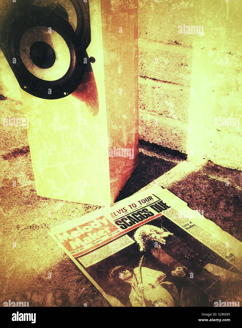 Rotture di casse hi-fi e copia di Melody Maker a partire dagli anni settanta la musica rock di carta con fotografia di Led Zeppelin sul coperchio Foto Stock