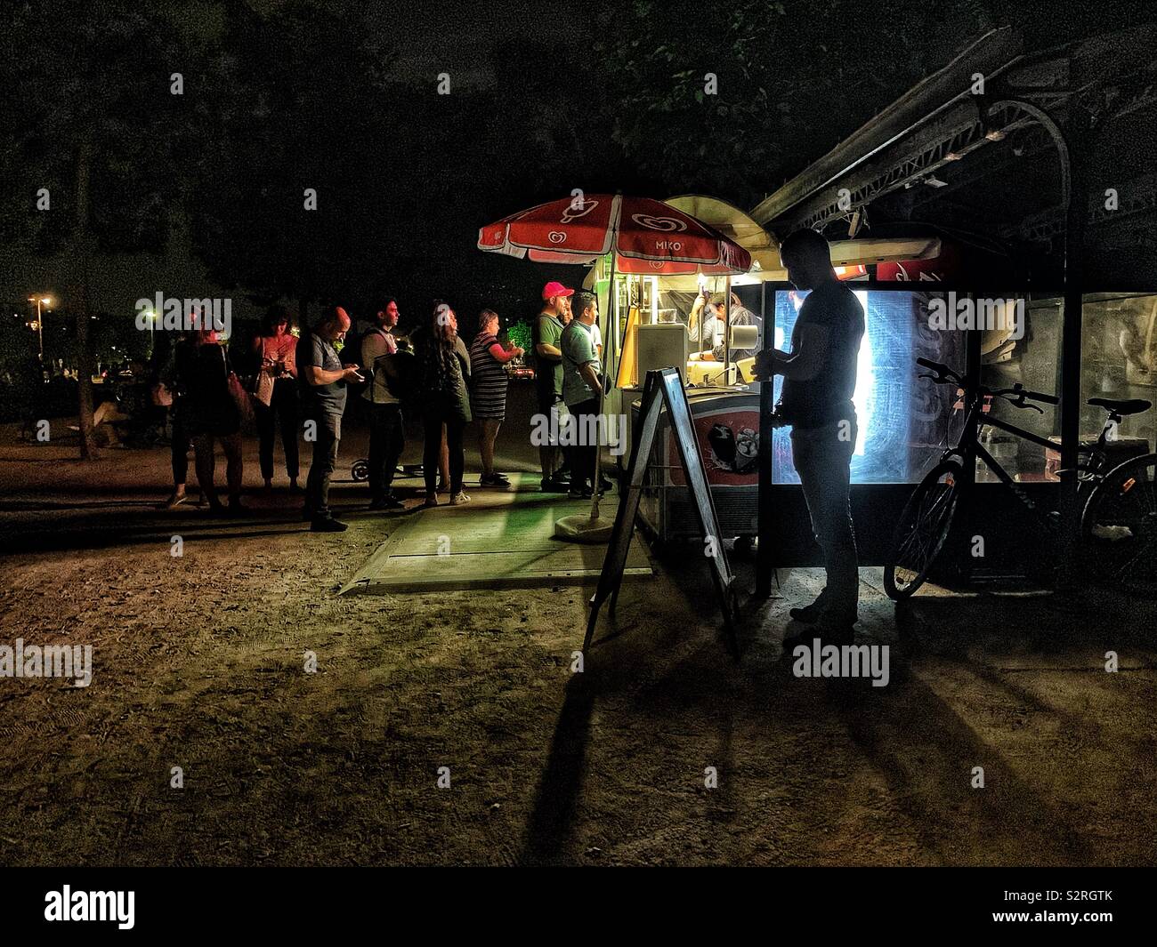 Linea per la cucina di strada - Immagine stock catturata con smartphone