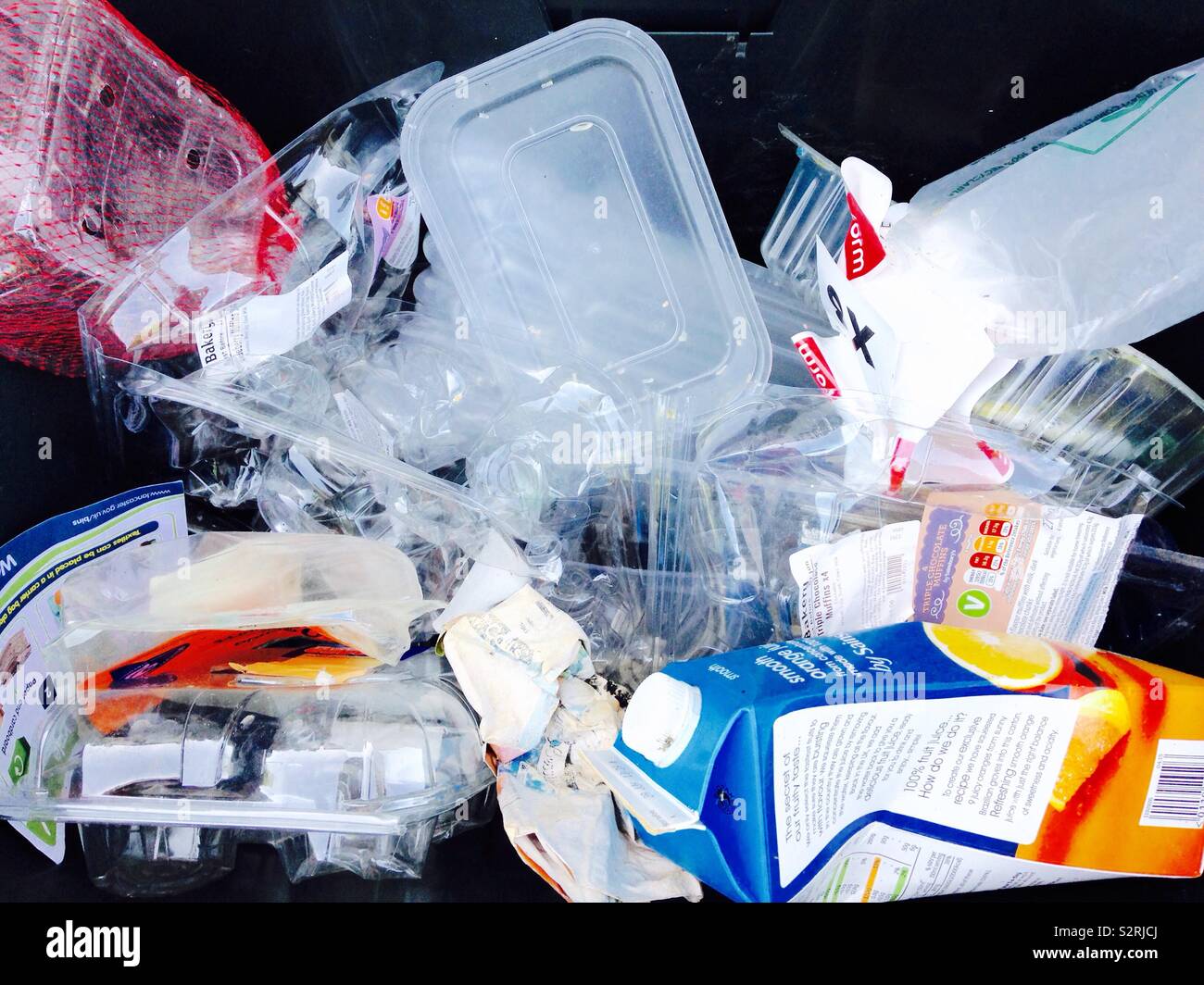 Scomparto di riciclaggio - Immagine stock catturata con smartphone