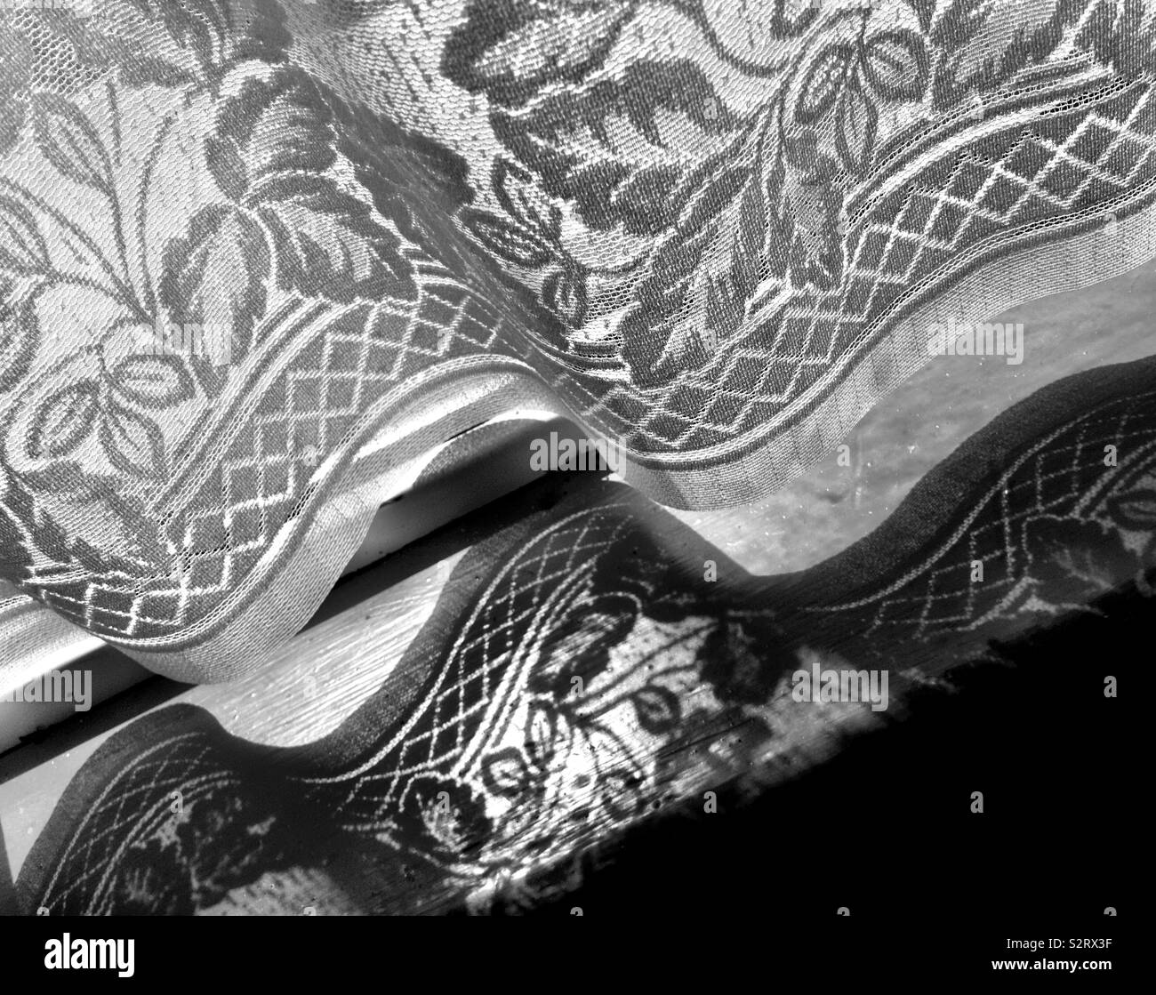 La tendina di pizzo con ombra Foto Stock