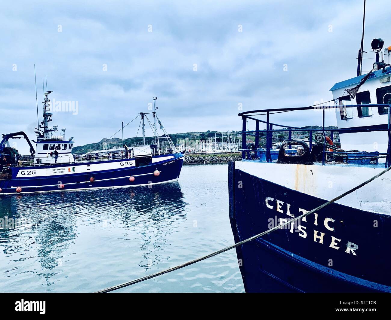 Il Celtic Fisher barca da pesca docking a Howth Harbour in Irlanda. Foto Stock