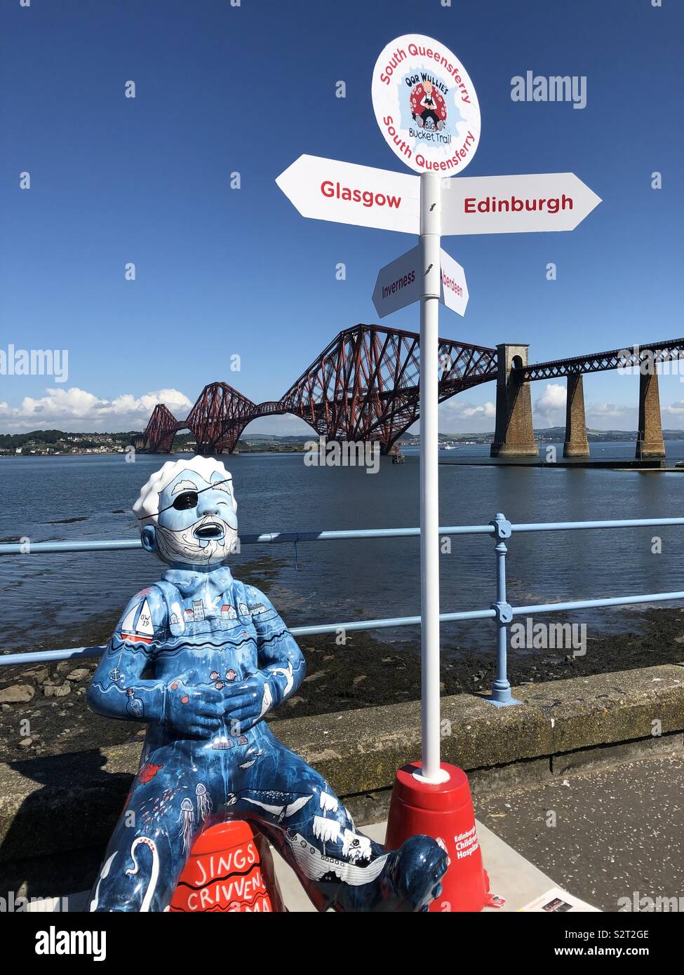 Oor Wullie statua presso il Forth Bridge, South Queensferry Scozia Scotland Foto Stock