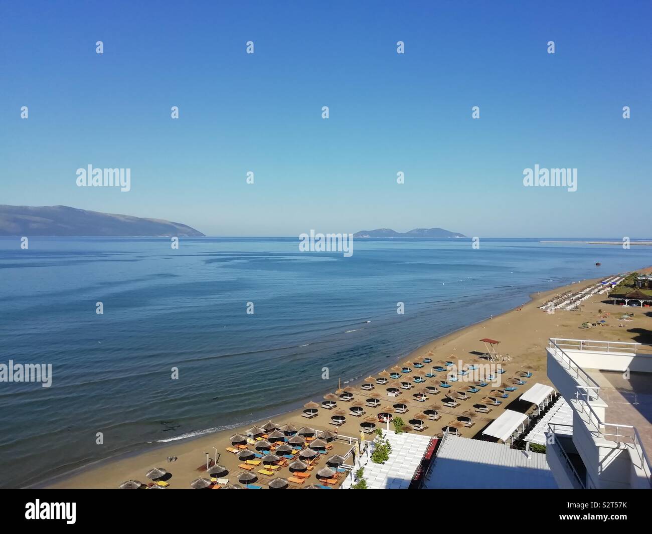 Vista costiera di Vlorë, Albania - Immagine stock catturata con smartphone