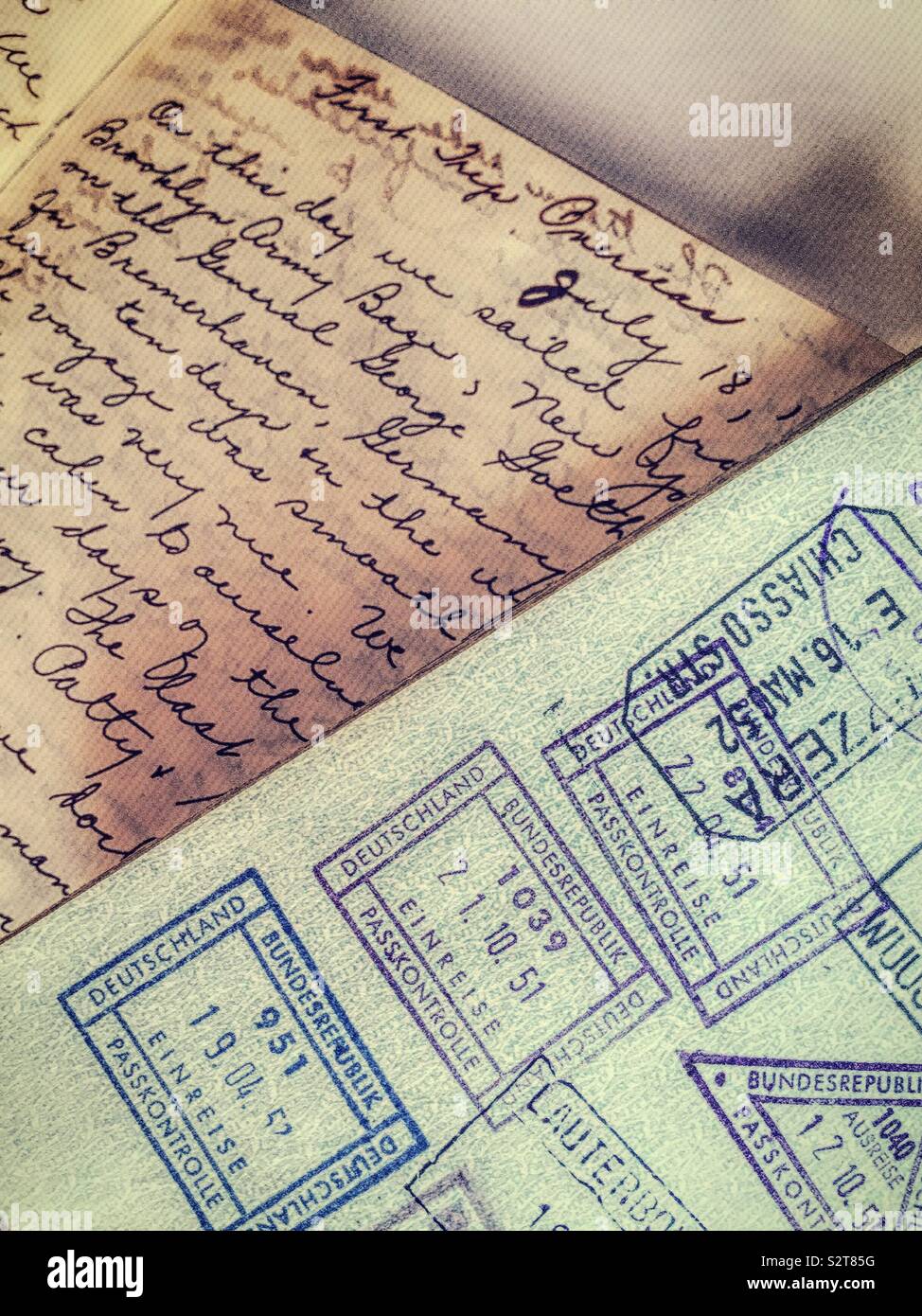 Ci Vintage passaporto in mano diario scritto dagli anni cinquanta Foto Stock