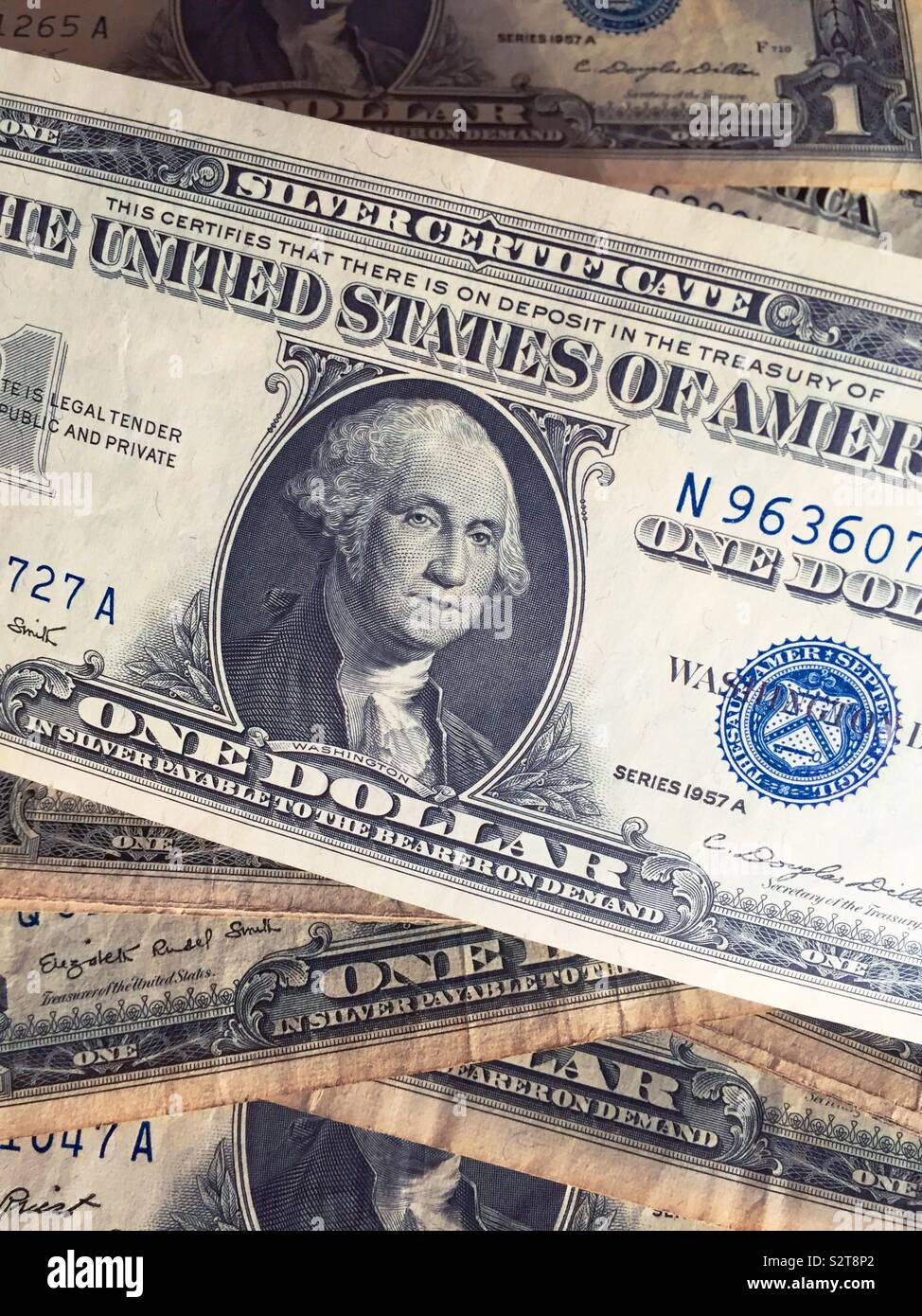 Stati Uniti un dollaro certificato silver Bill close up - Immagine stock catturata con smartphone