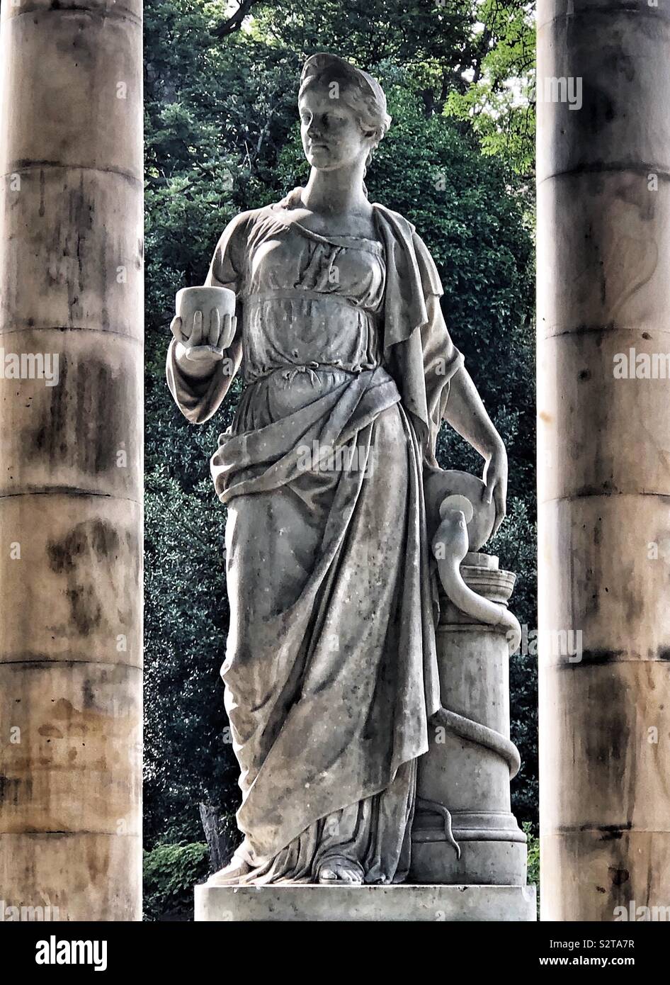 San Bernardo e statua di Hygieia, Edimburgo - Immagine stock catturata con smartphone