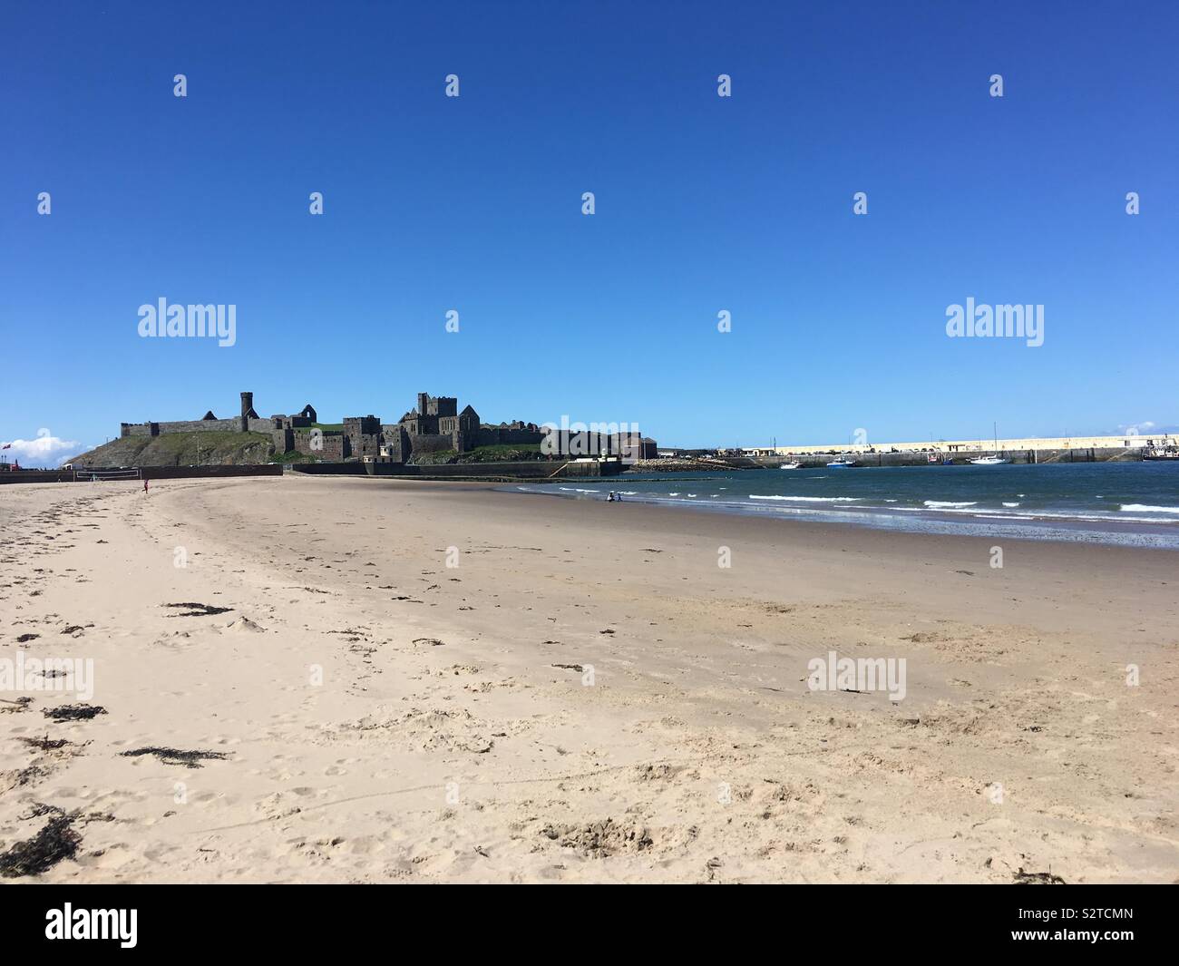 Il castello di pelatura e sbucciate Beach sull'Isola di Man Foto Stock