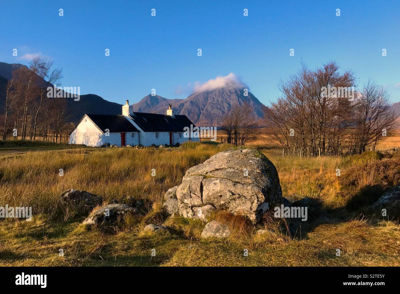 Blackrock cottage e Buachaille Etive Mor a Glencoe nelle Highlands Scozzesi. Foto Stock