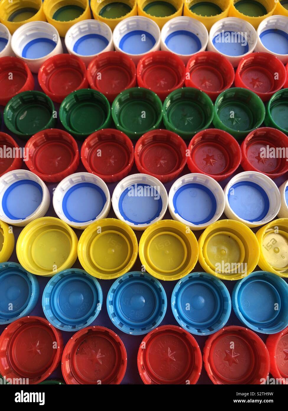 Tappi di bottiglia d'Arte - Abbondanza e ? - Immagine stock catturata con smartphone