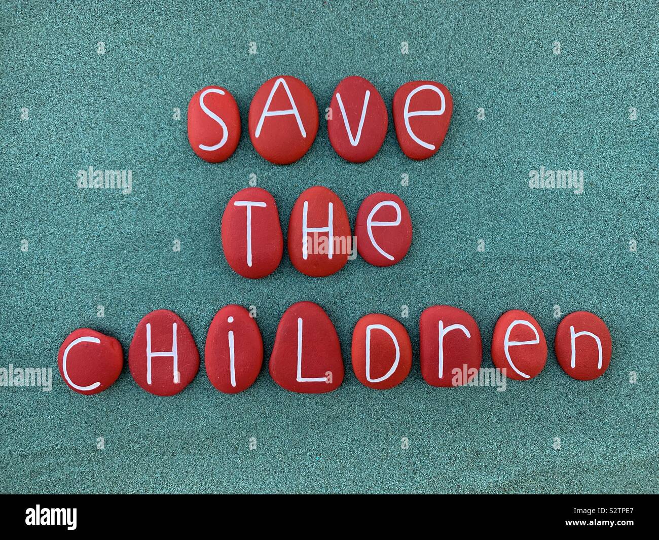 Salvare i bambini - Immagine stock catturata con smartphone