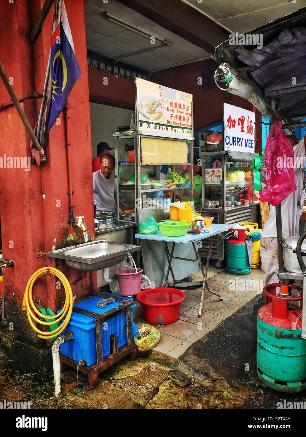 Cucina di strada bancarelle di George Town, Penang, Malaysia - Immagine stock catturata con smartphone