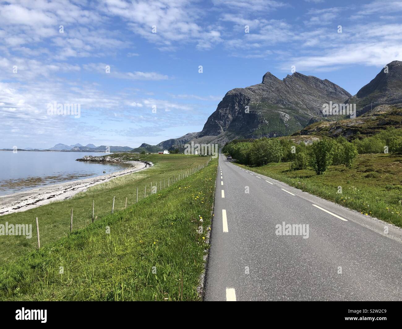 La lunga e dritta, Heroy Isola, Norvegia Foto Stock