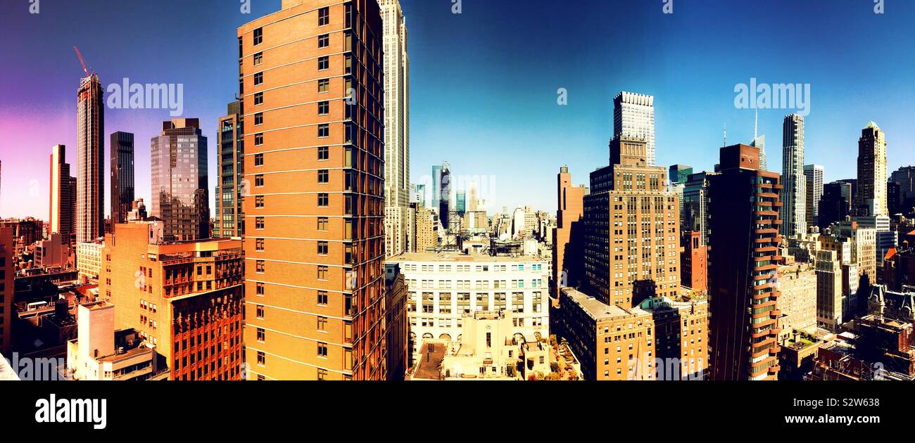 Immagine di Panorama preso da un Marie Hill falda di tetto di Midtown Manhattan e nomad grattacieli, NYC, STATI UNITI D'AMERICA - Immagine stock catturata con smartphone