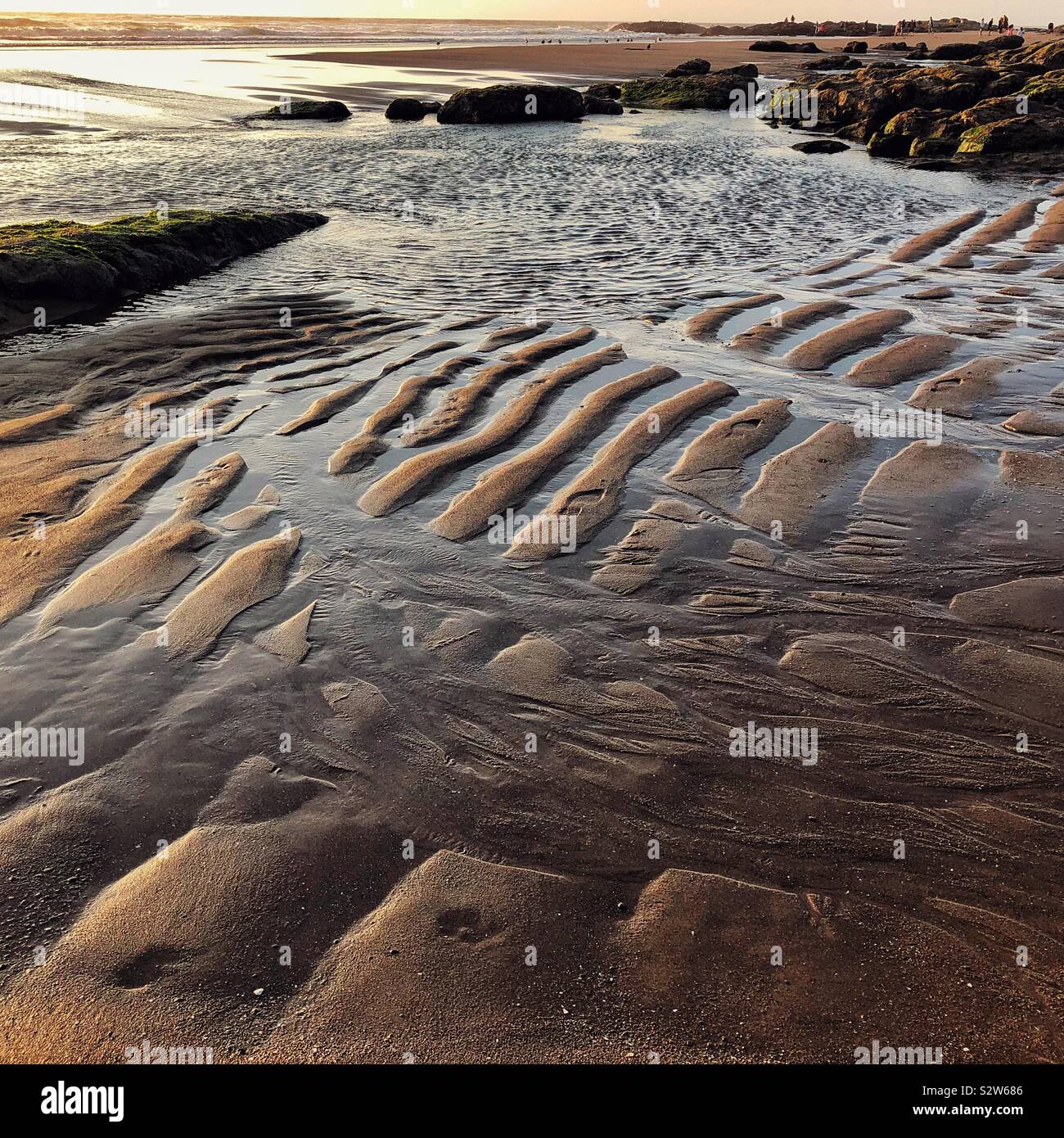 Bellissima spiaggia con increspature sulla sabbia in Lincoln City sulla costa del Pacifico in Oregon Foto Stock