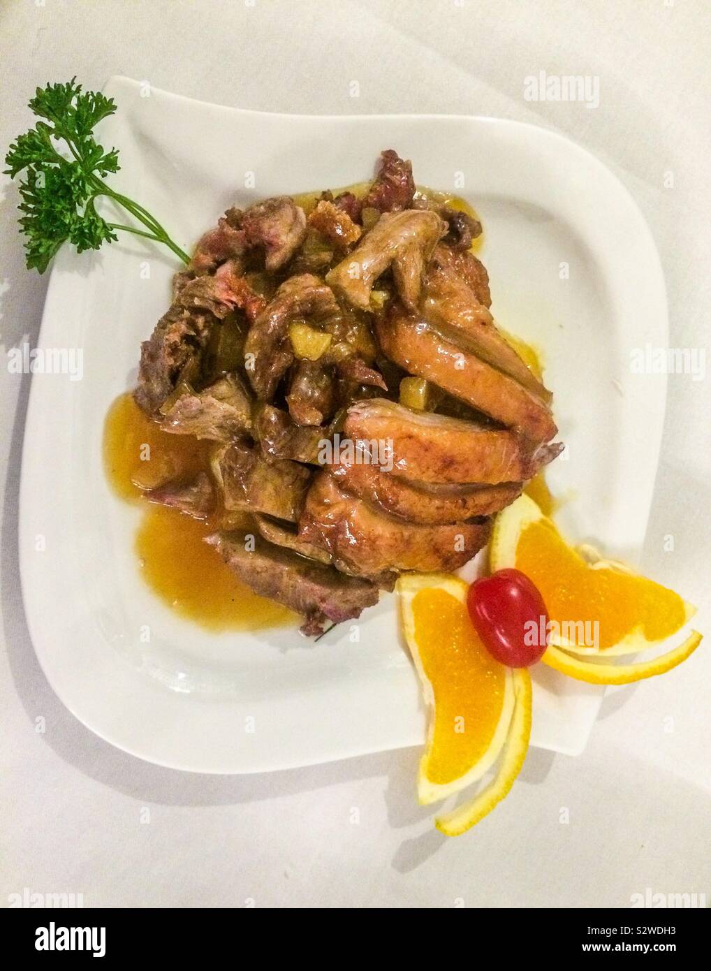 Piatto tailandese di anatra e arancione - Immagine stock catturata con smartphone
