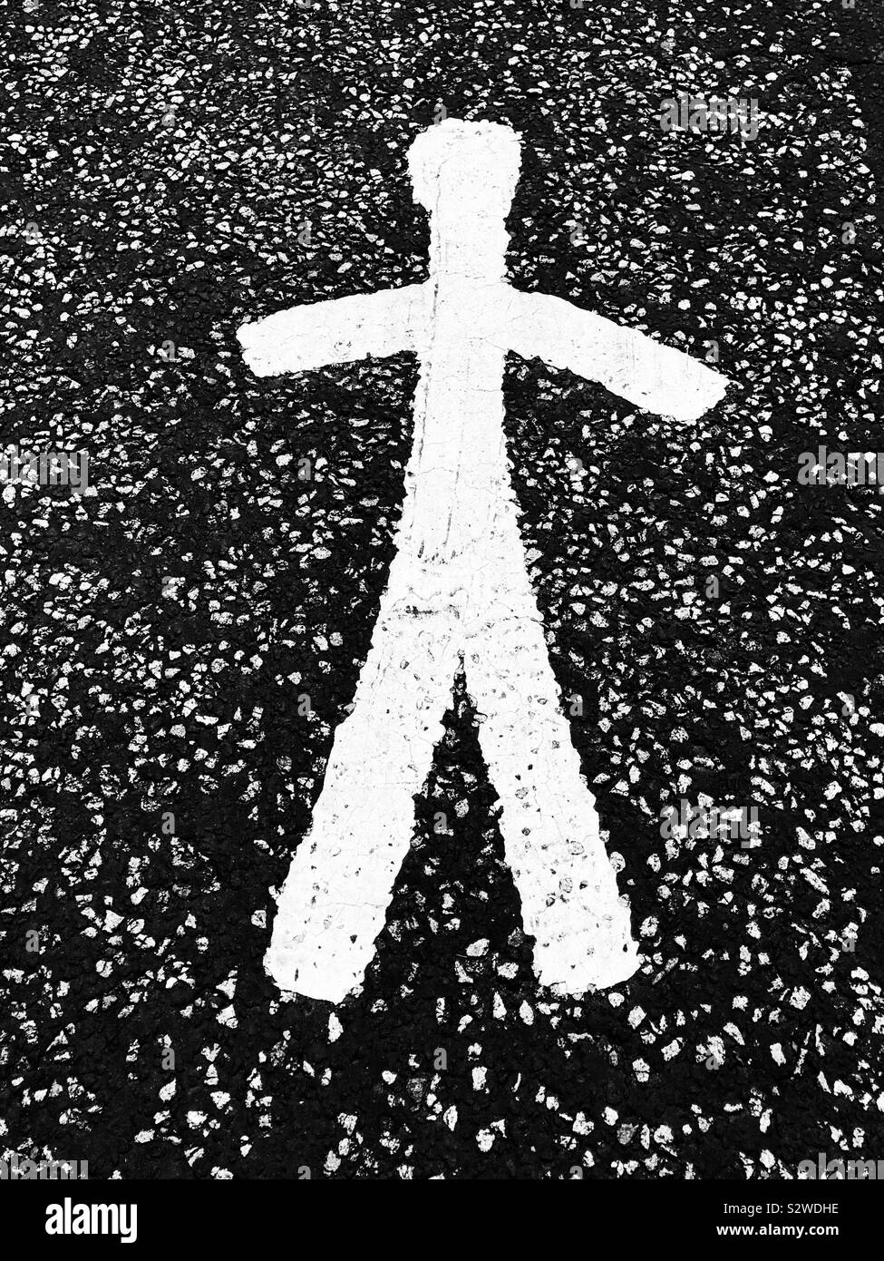 Passaggio pedonale segno dipinto su asfalto Foto Stock