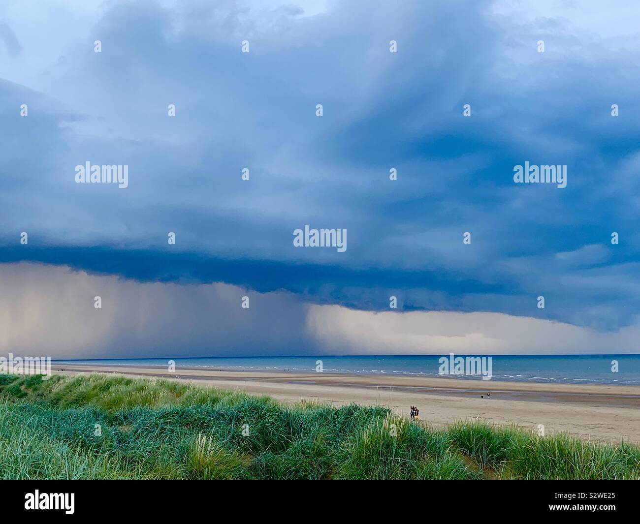 Una tempesta sul mare in spiaggia Mablethorpe in Lincolnshire Foto Stock