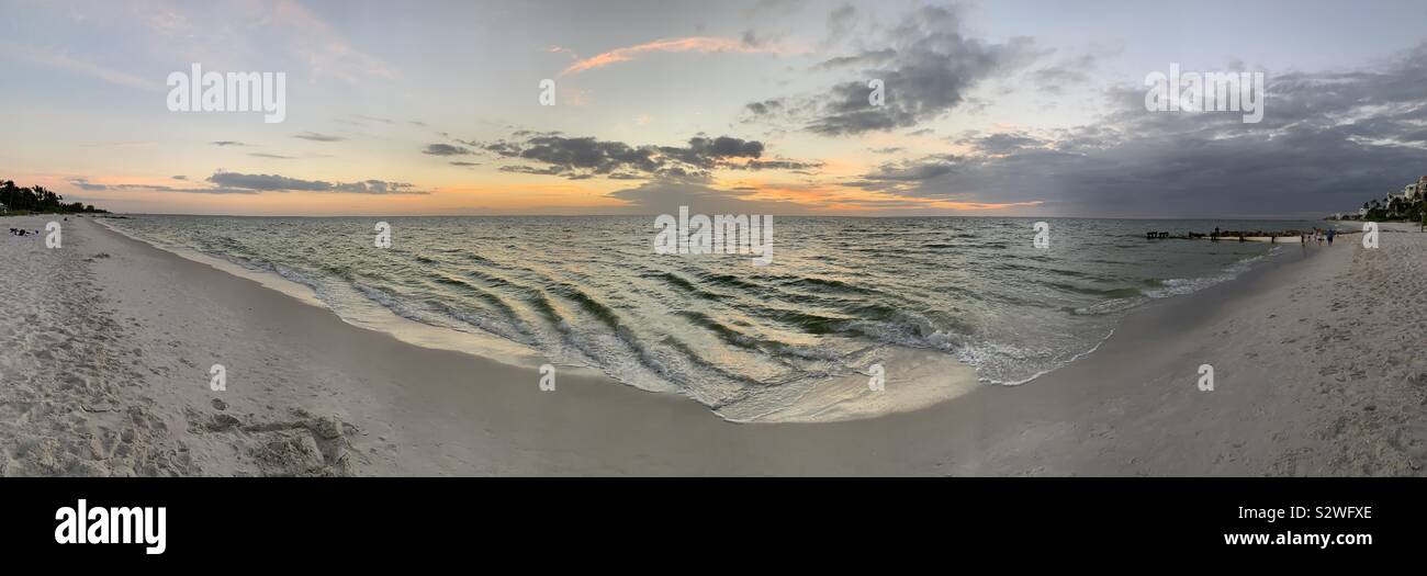 Tramonto sul Golfo del Messico, Naples, Florida Foto Stock