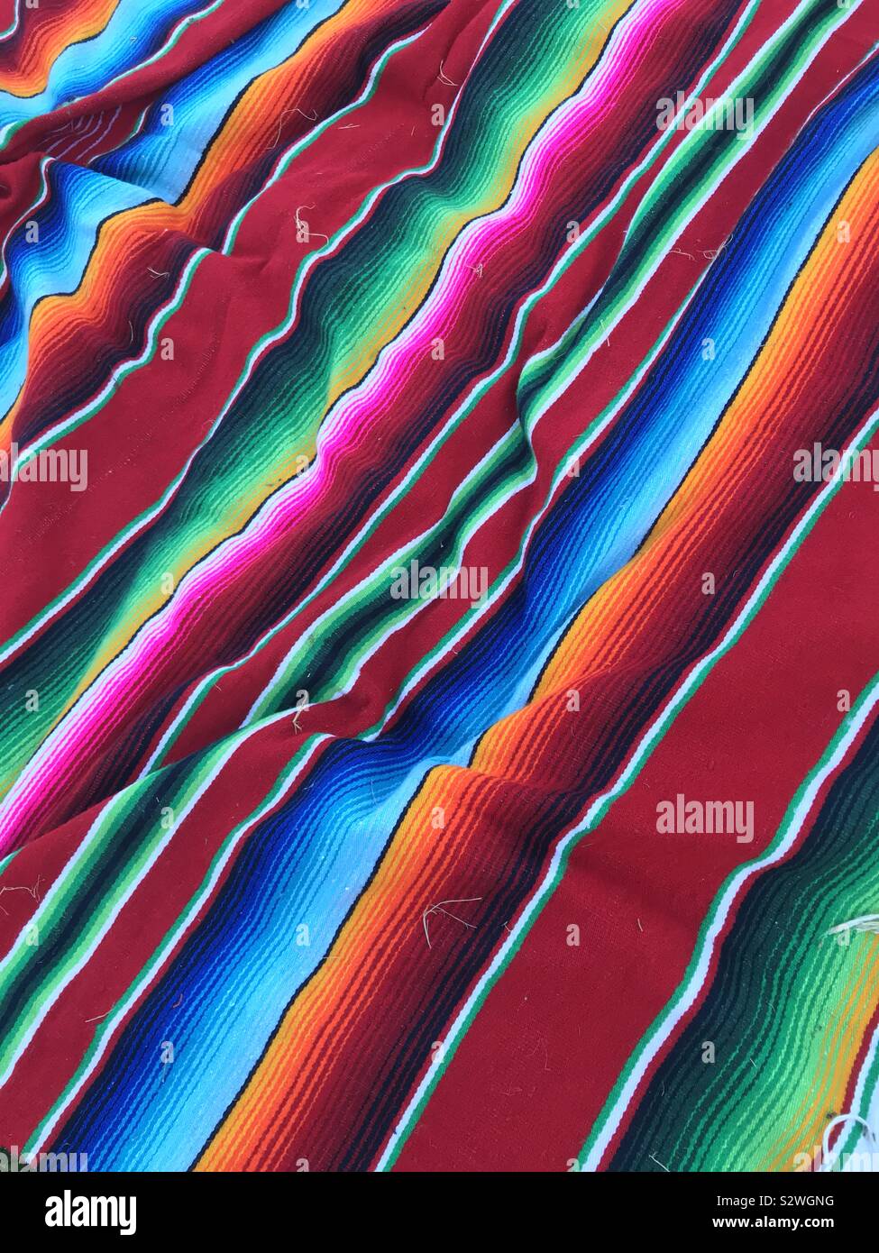 Colori vibranti in una coperta Foto Stock