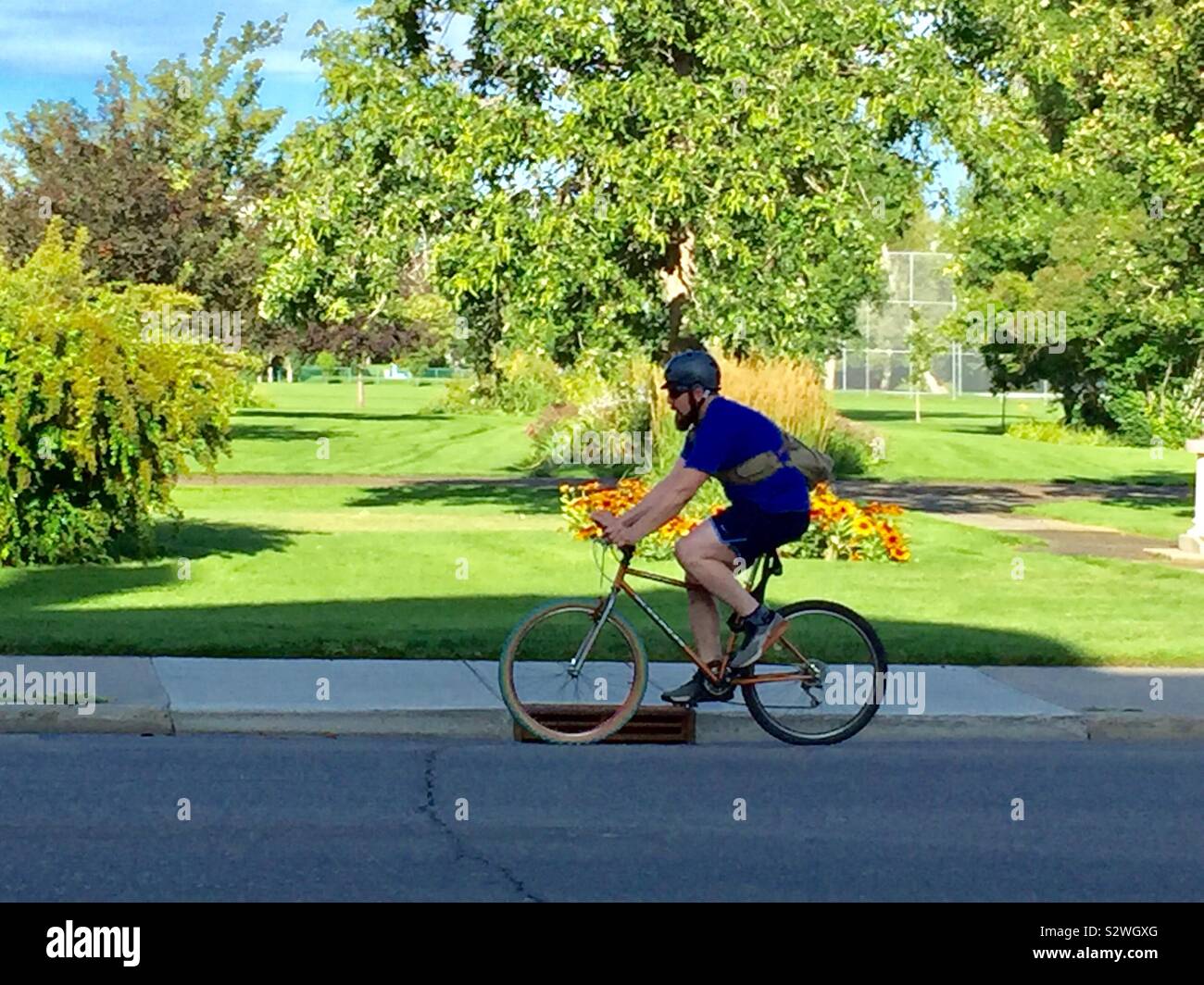 Scene di strada in Kensington, Alberta, Canada, Riley park, bicycler per tenersi in forma. Foto Stock