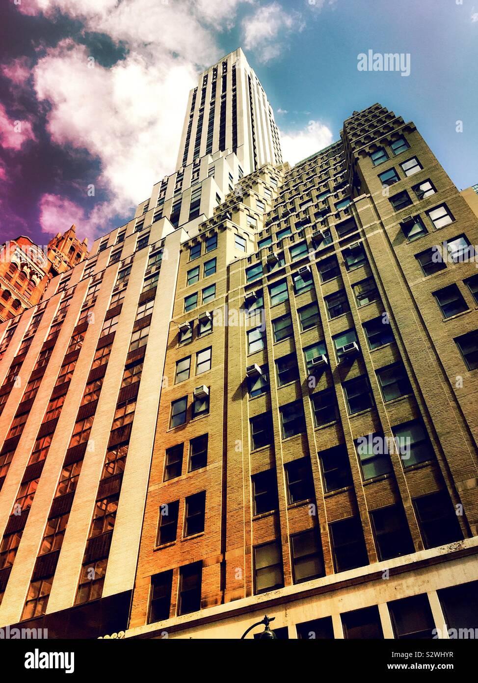 Edificio per uffici grattacieli lungo Madison Avenue nel centro di Manhattan, New York City, Stati Uniti d'America Foto Stock