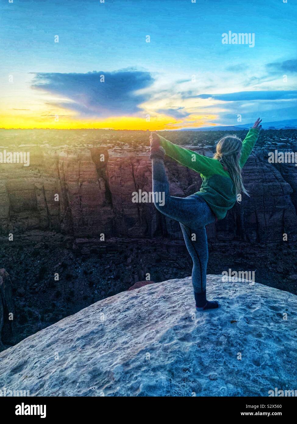 Sunset Cliff Yoga Foto Stock