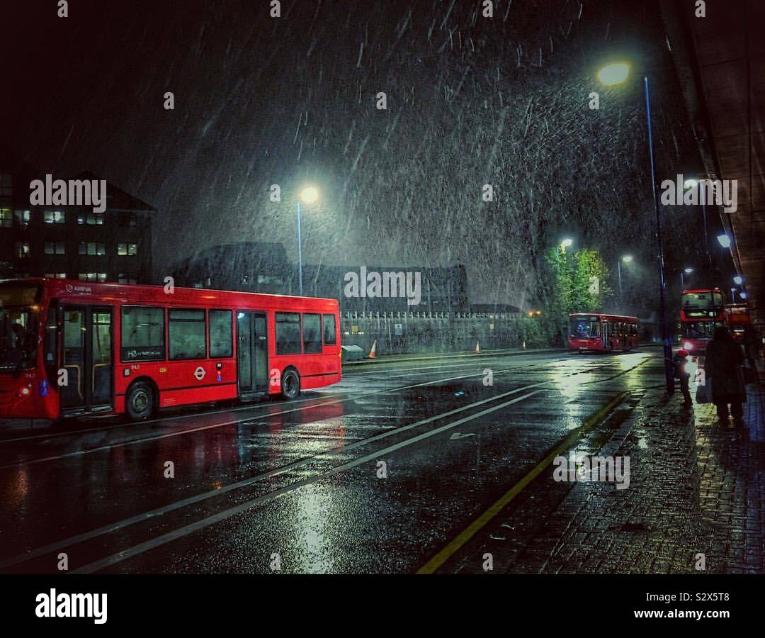 Notte e pioggia Foto Stock