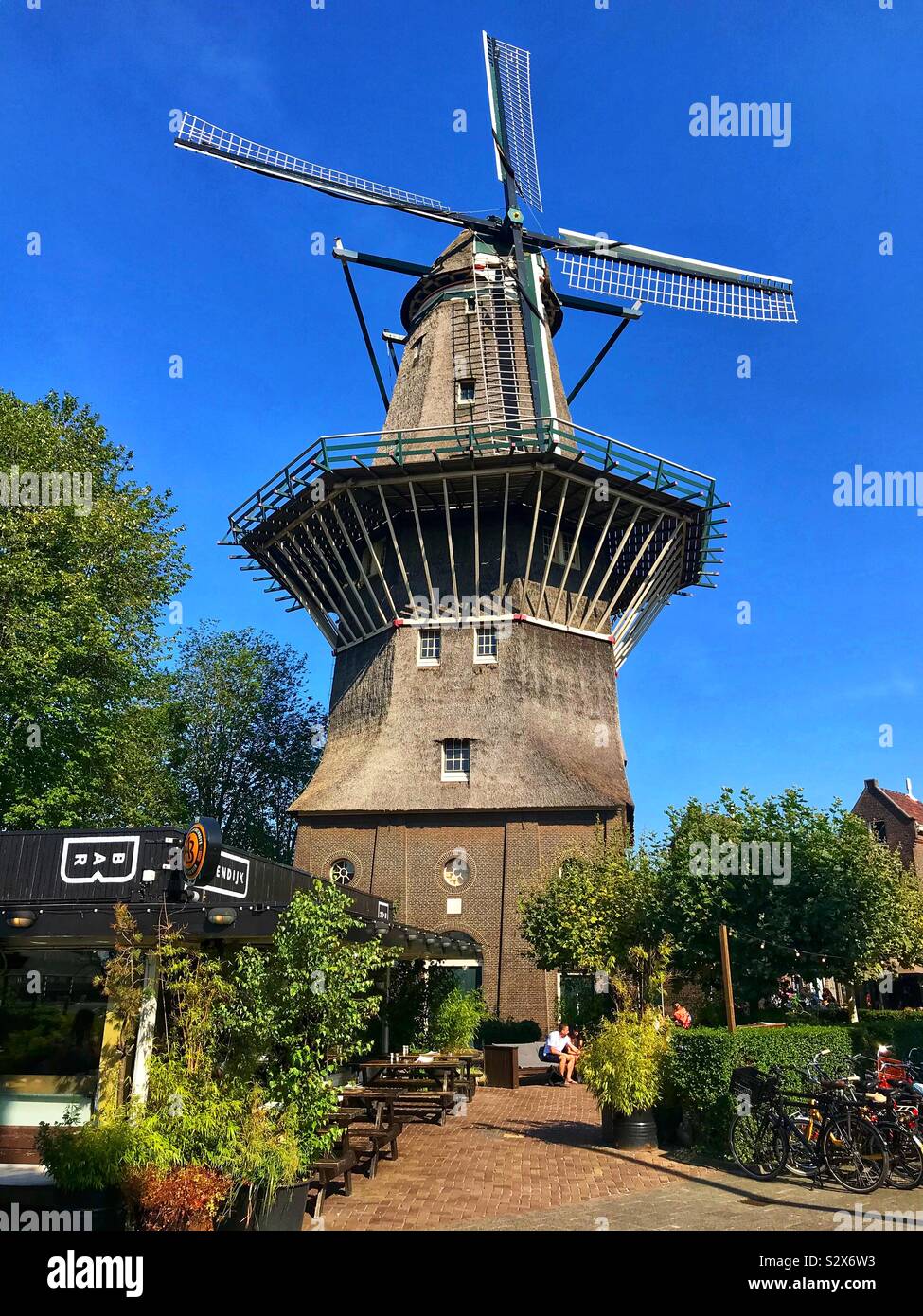 Brouwerij 't IJ windmill Amsterdam - Immagine stock catturata con smartphone