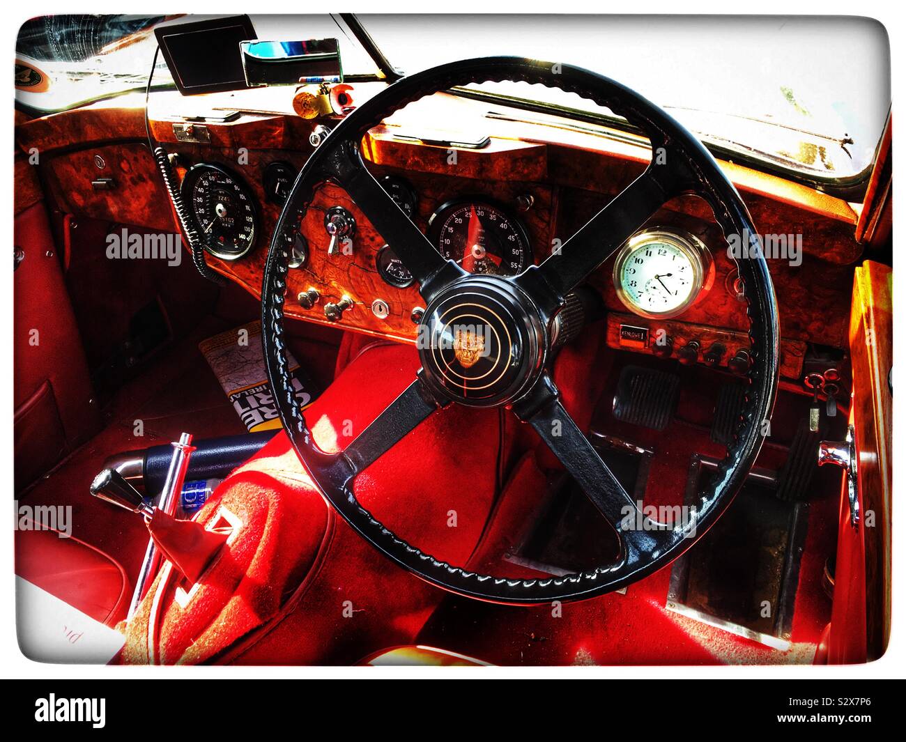 Jaguar XK 140 interno - Immagine stock catturata con smartphone