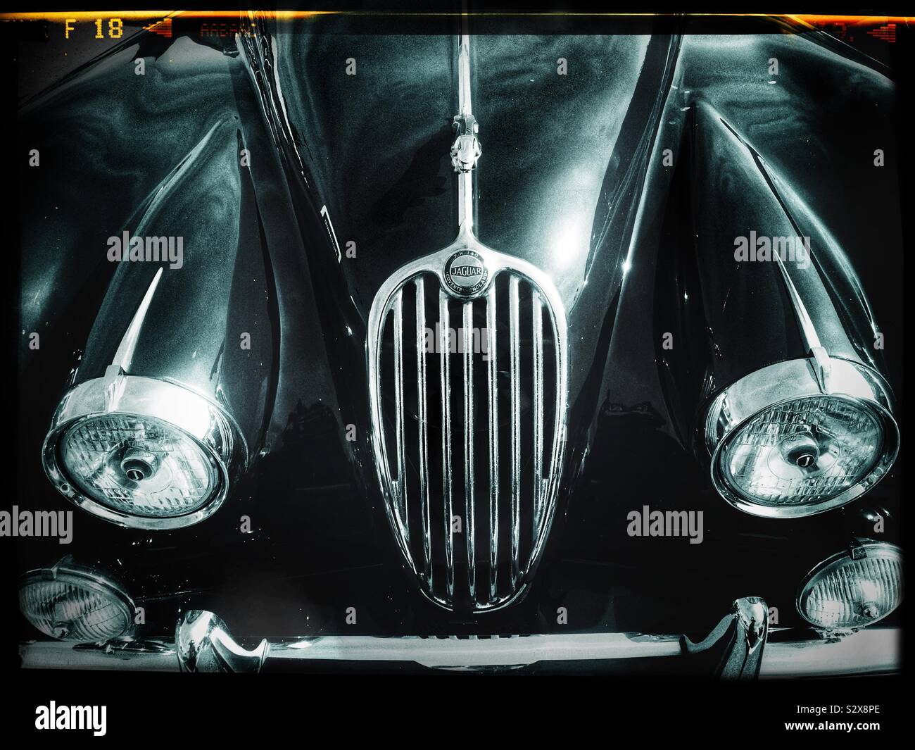 Jaguar XK 140 auto - Immagine stock catturata con smartphone