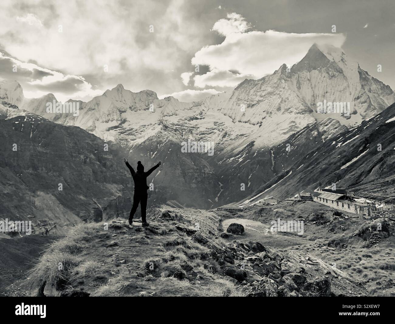 La conquista del panorama mozzafiato di Annapurna Base Camp in Nepal. Foto Stock