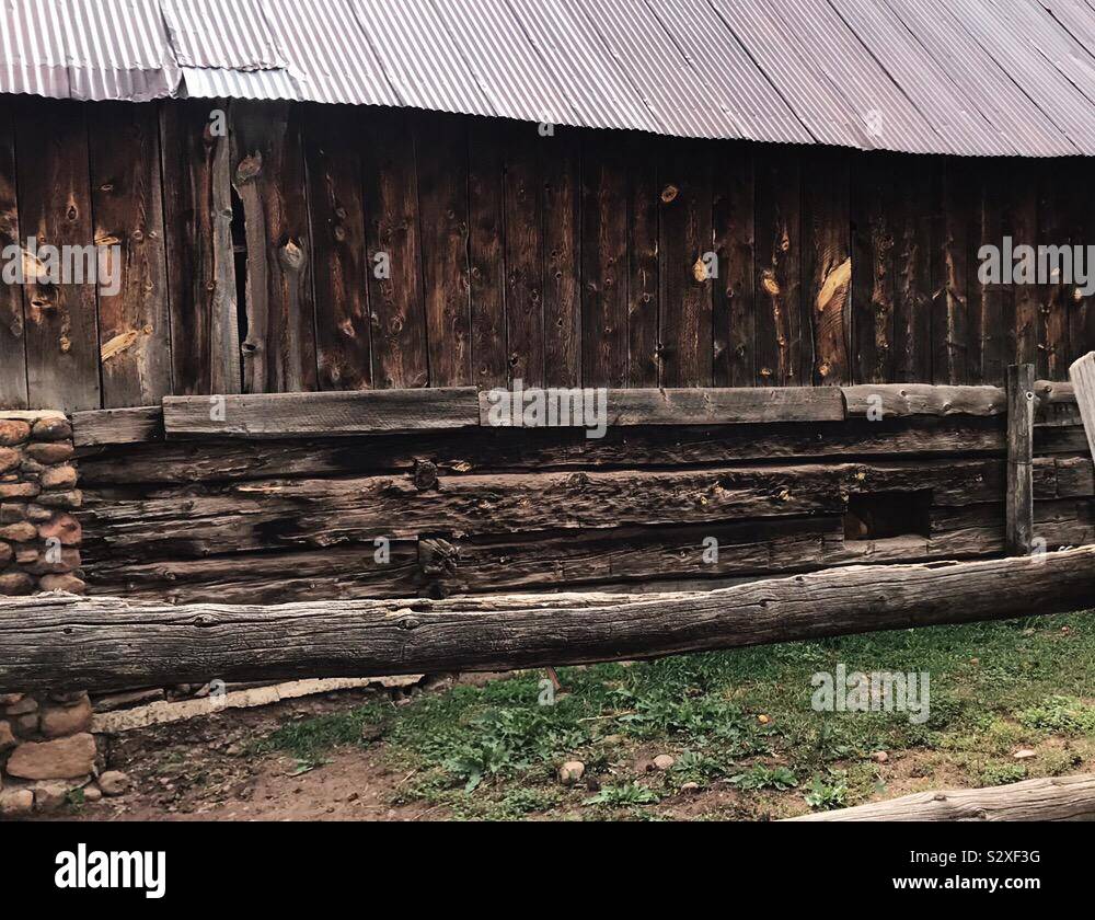 In legno rustico lato granaio Foto Stock