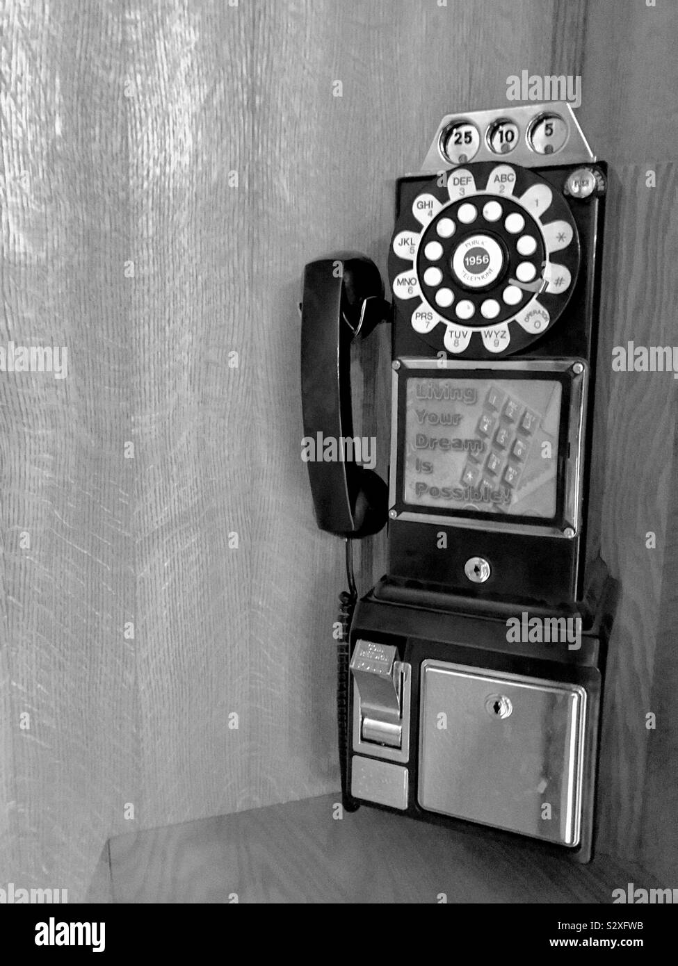 Vecchia moneta cabina telefonica Foto Stock