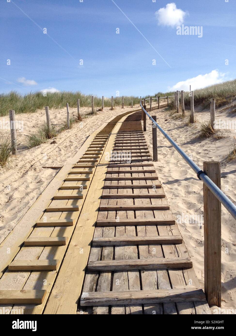 Percorso di dune della spiaggia in North Holland, Paesi Bassi Foto Stock