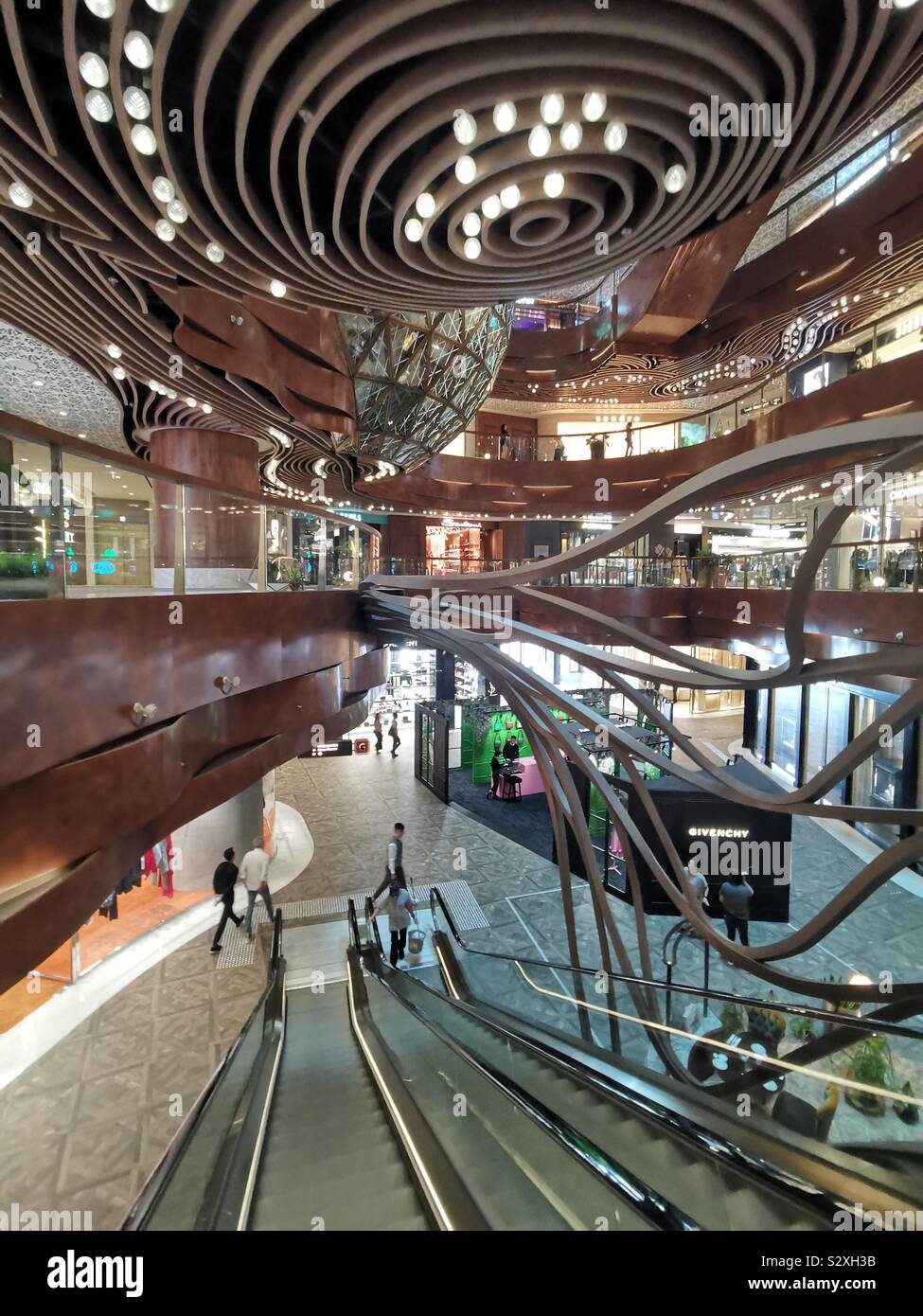 Il nuovo k11 Musea shopping mall in ' Kowloon Hong Kong. - Immagine stock catturata con smartphone