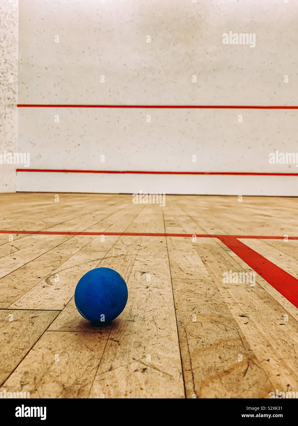 Raquetball su un vuoto di corte Foto Stock