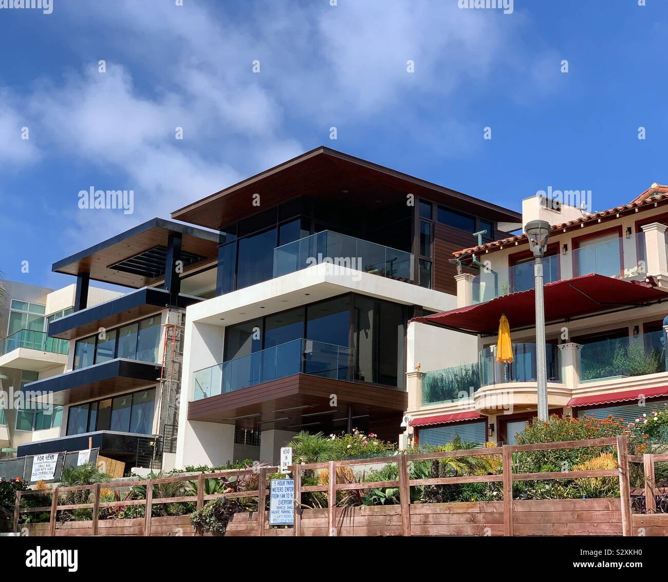 Case che si affaccia sulla spiaggia, Manhattan Beach, California, Stati Uniti Foto Stock