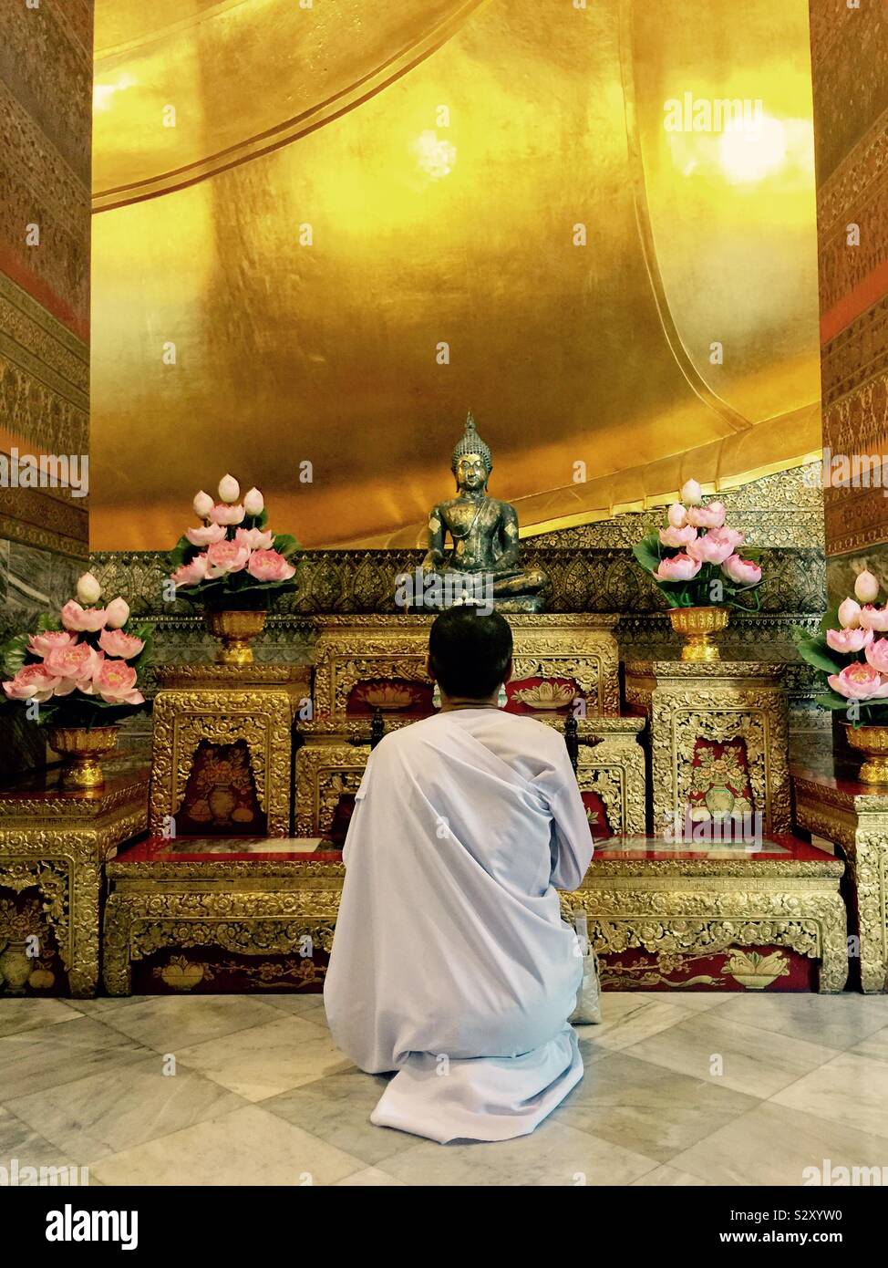 Preghiera e culto in Bangkok. Foto Stock