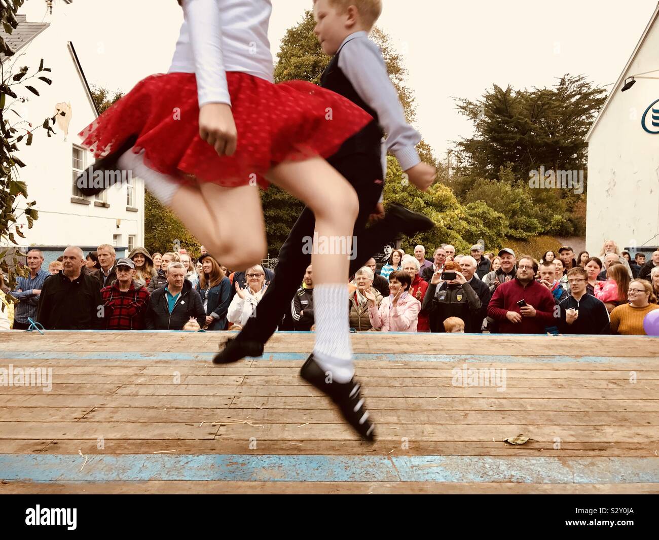 Danza irlandese a raccolto Fair di Glenties, County Donegal, Irlanda - Immagine stock catturata con smartphone
