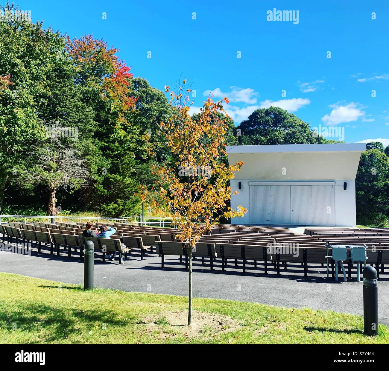 Vista autunnale dell'anfiteatro all'aperto, sale Pond Visitor Center, Cape Cod National Seashore, Eastham, Massachusetts, Stati Uniti. Foto Stock