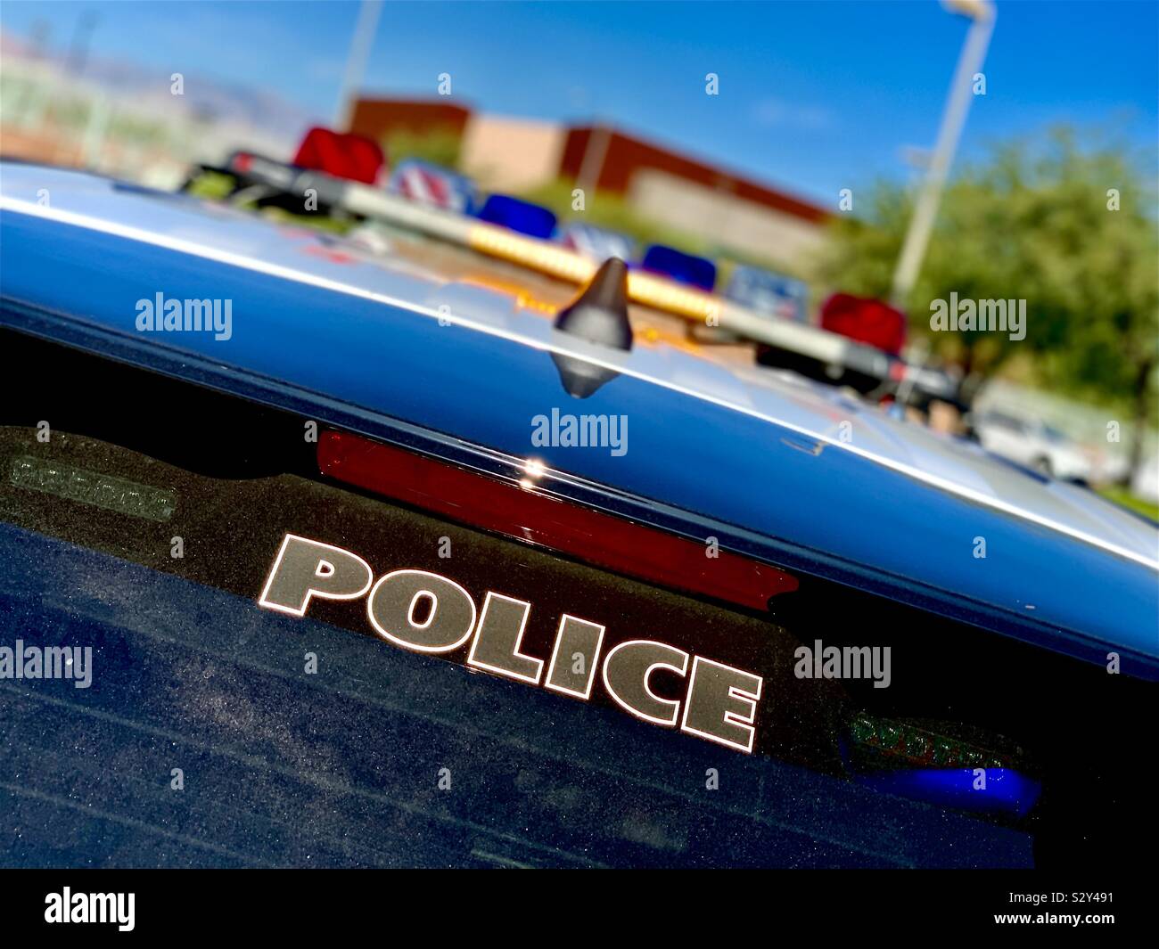 Immagine di un veicolo di polizia con molto poche luci sulla polizia profondamente visualizzati Foto Stock