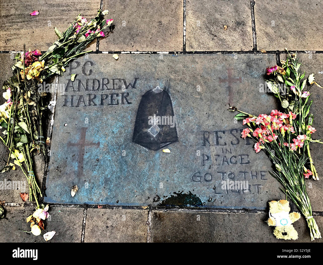 Una strada omaggio al PC Andrew Harper su Broad Street, Reading, Berkshire, Regno Unito. PC Harper fu assassinato il dazio, mentre si tenta di arrestare i sospetti in agosto 2019. Foto Stock