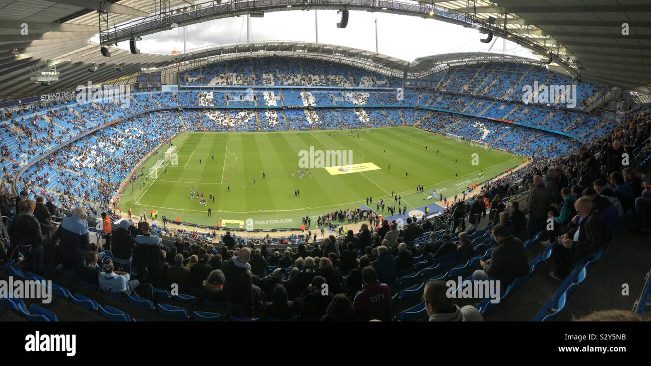 Etihad Stadium e Manchester City v lupi Foto Stock